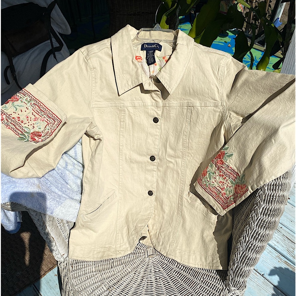 Wonen’s DENIM Jacket  Embroidered cuffs , lined button up NWOT creme color ,Sz L